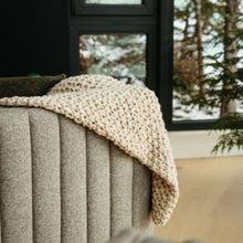 Load image into Gallery viewer, Vista Cotton Moss Throw Off White
